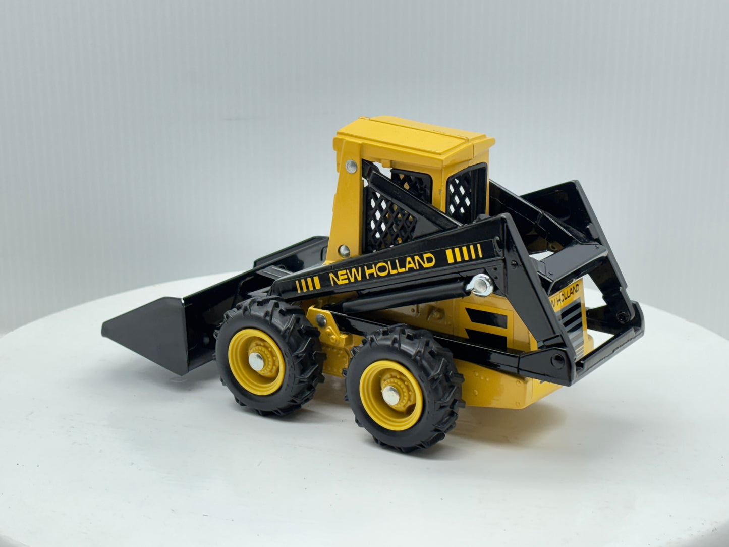 1/16 New Holland Skid-Steer