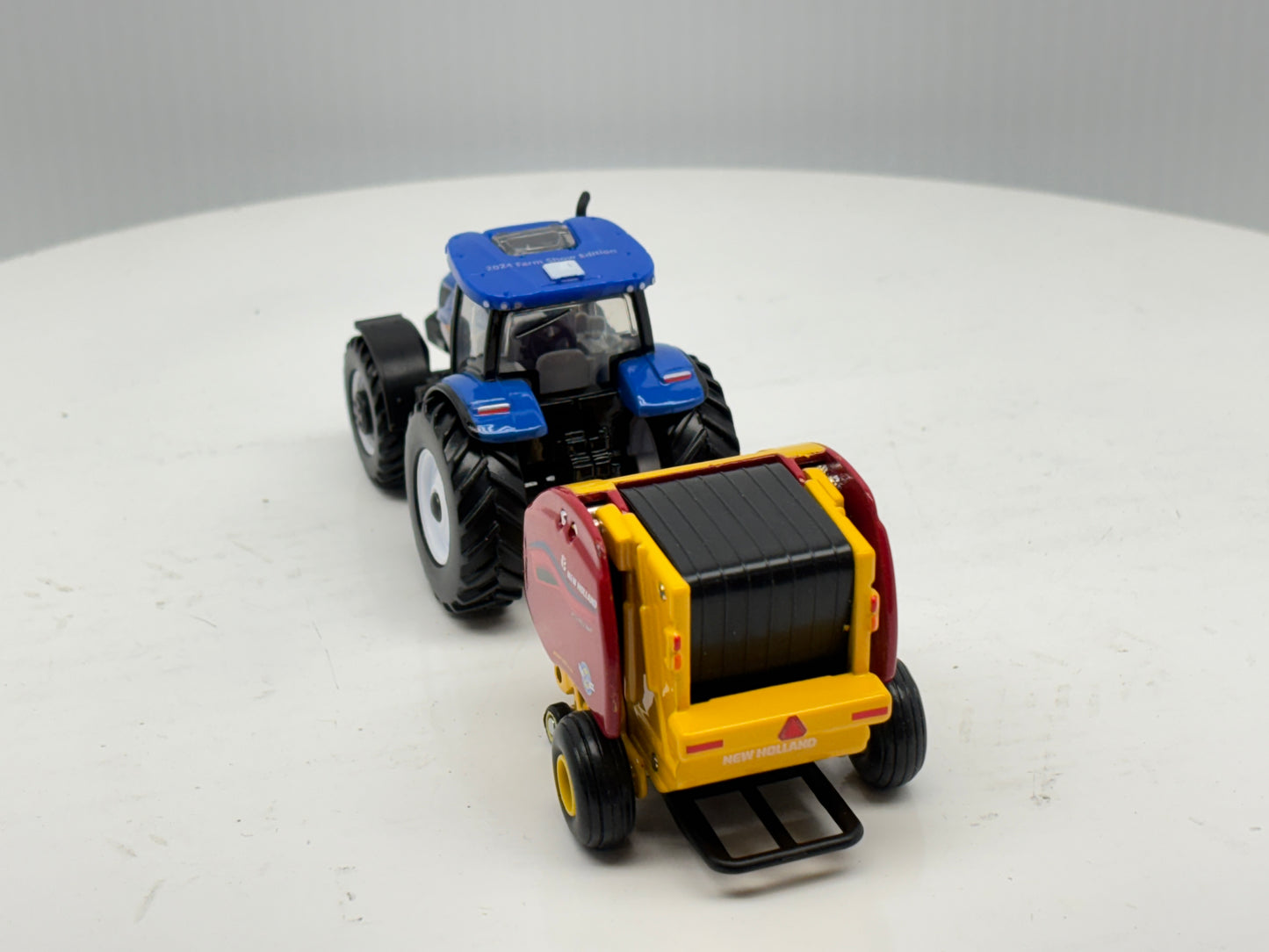 1/64 New Holland T6.180 - Roll-Belt 560