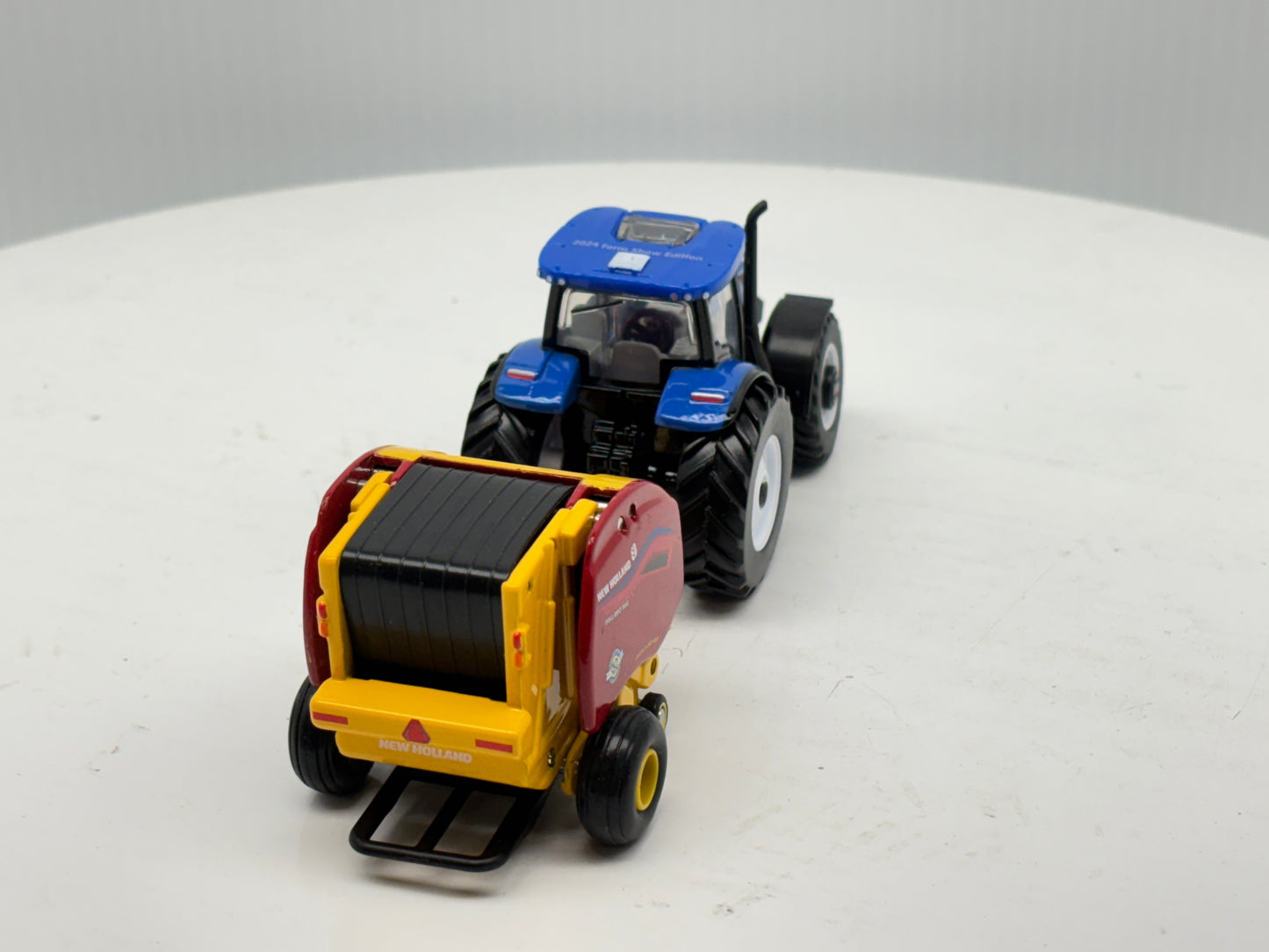 1/64 New Holland T6.180 - Roll-Belt 560