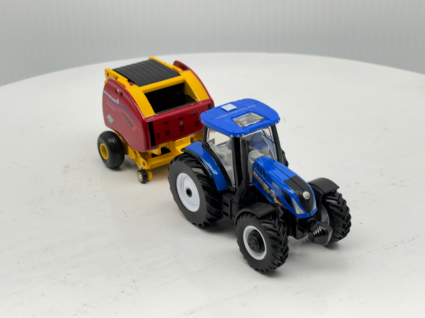 1/64 New Holland T6.180 - Roll-Belt 560