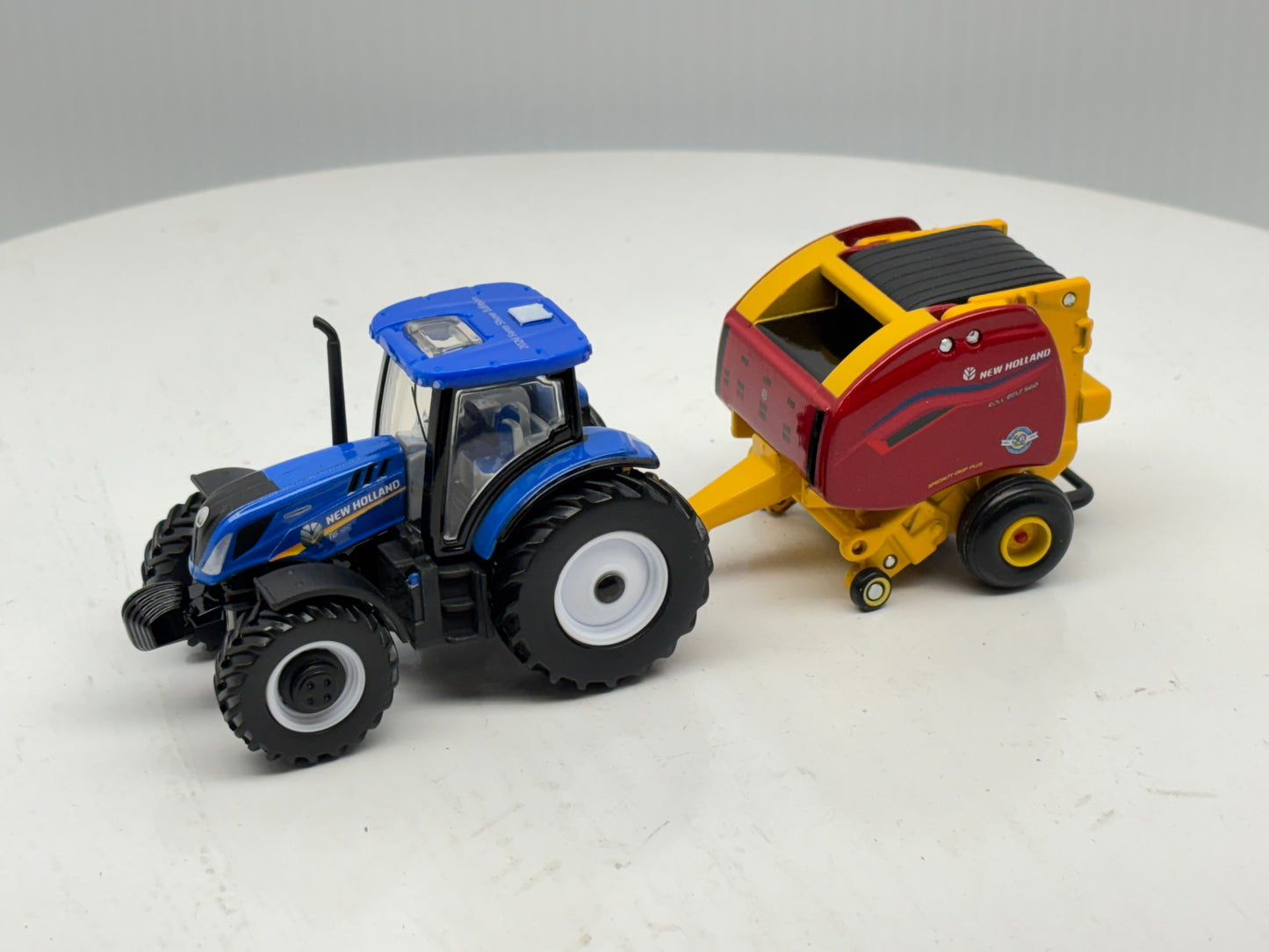 1/64 New Holland T6.180 - Roll-Belt 560