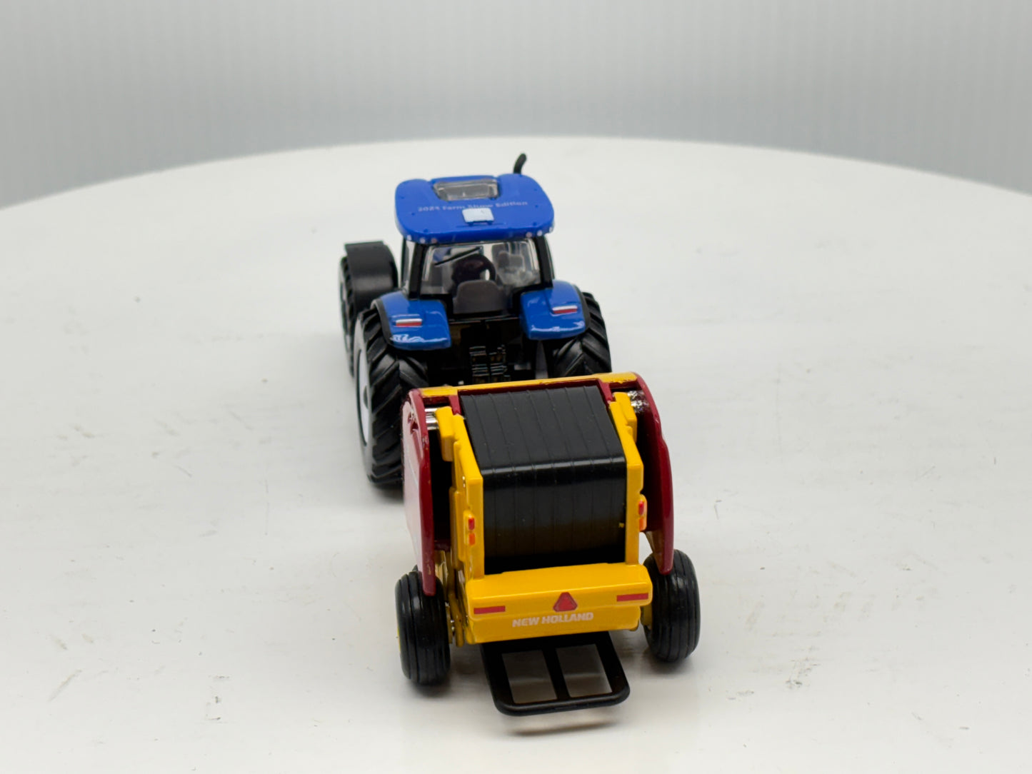 1/64 New Holland T6.180 - Roll-Belt 560