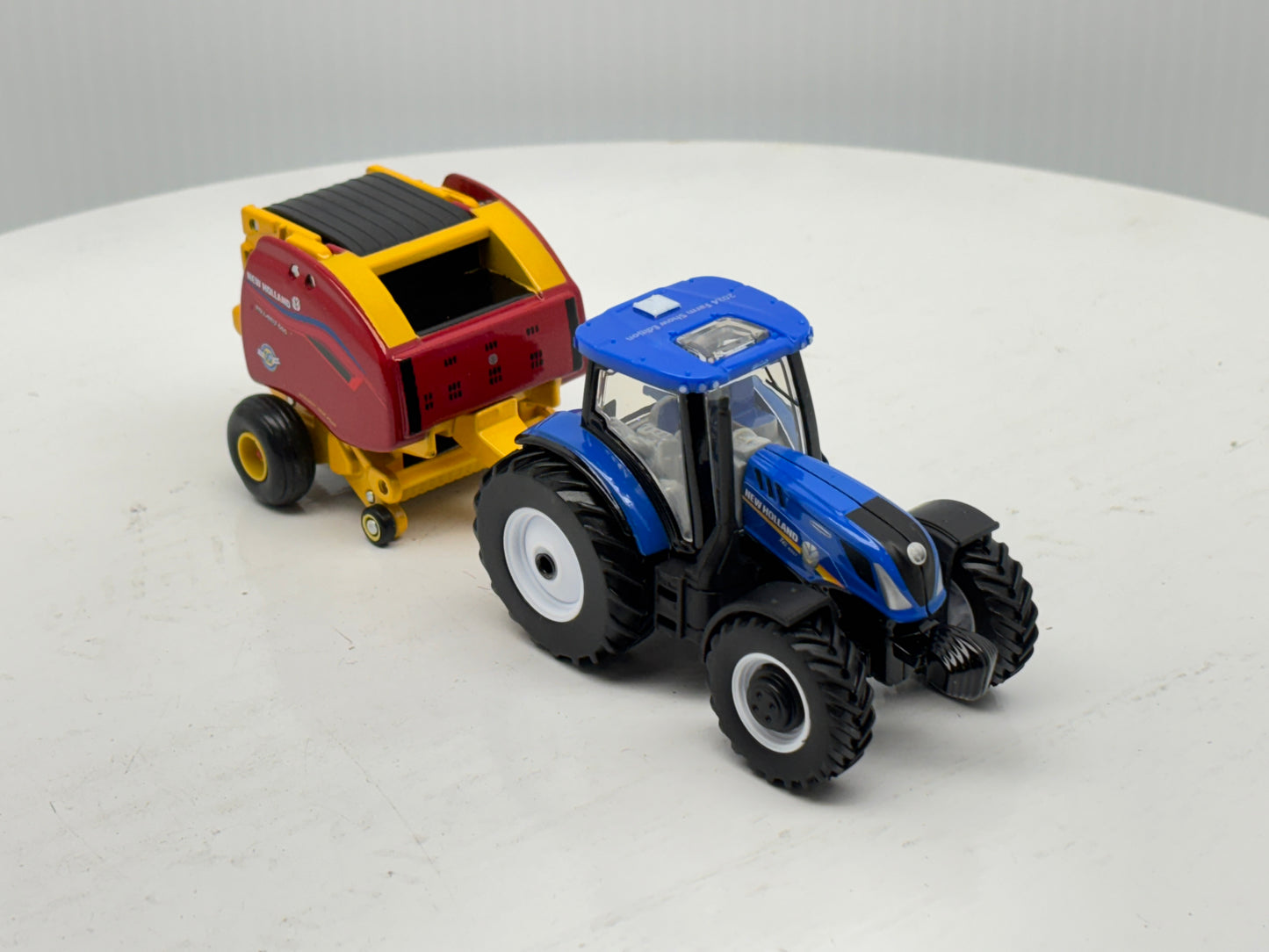1/64 New Holland T6.180 - Roll-Belt 560