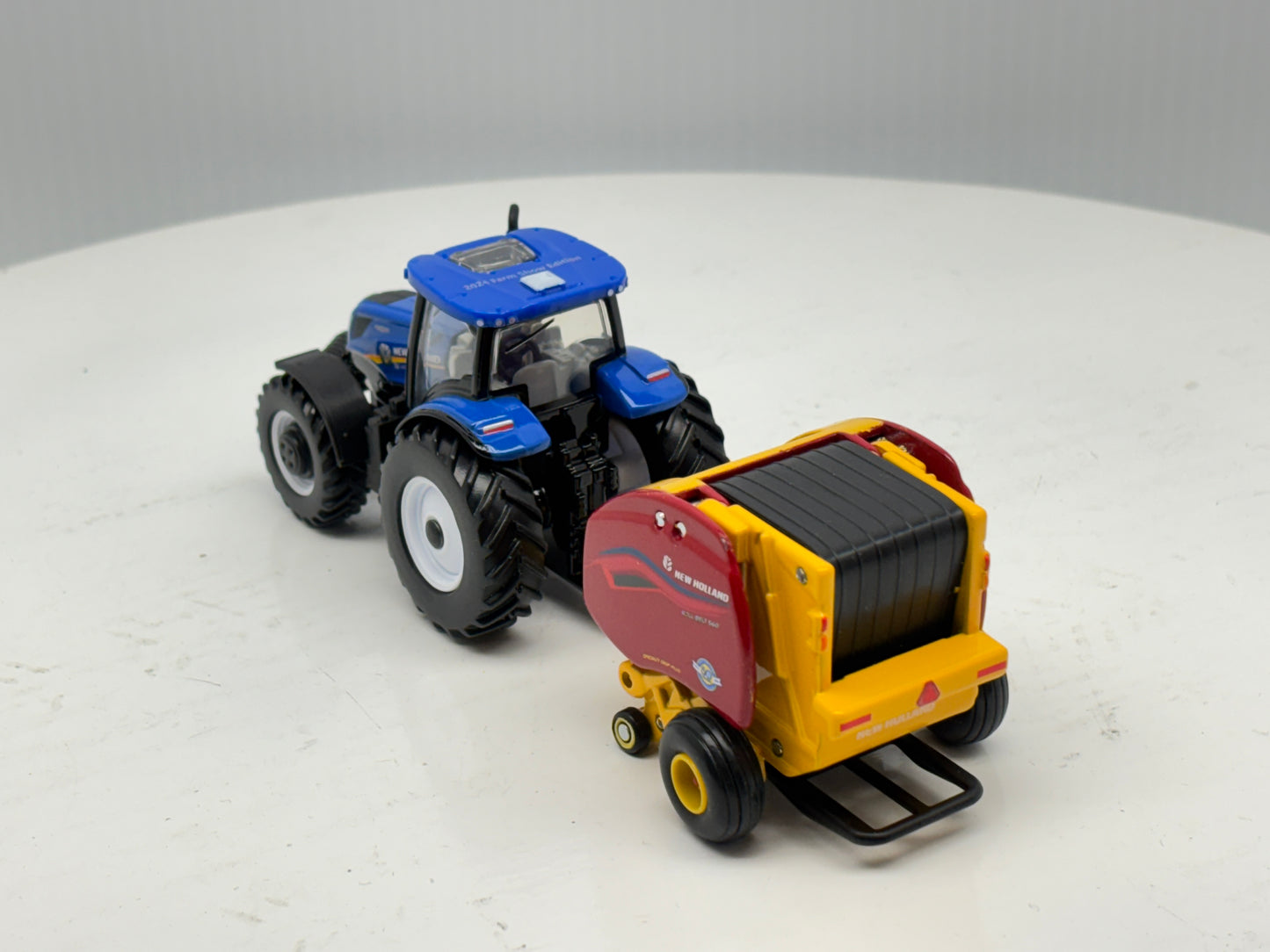 1/64 New Holland T6.180 - Roll-Belt 560