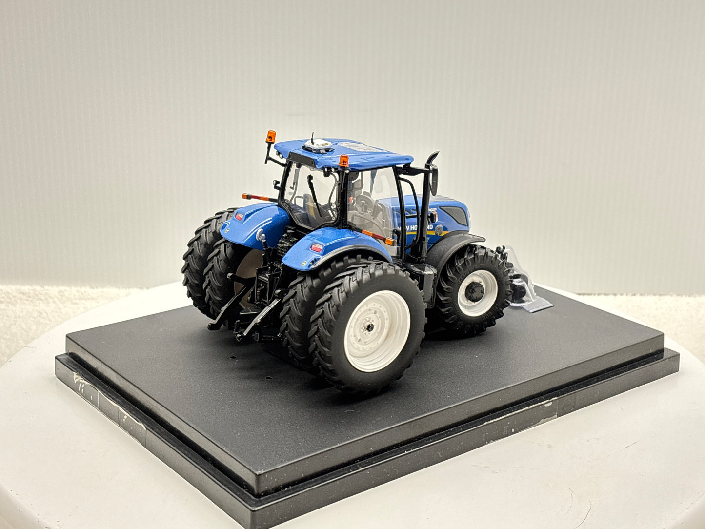 1/32 New Holland T7.225