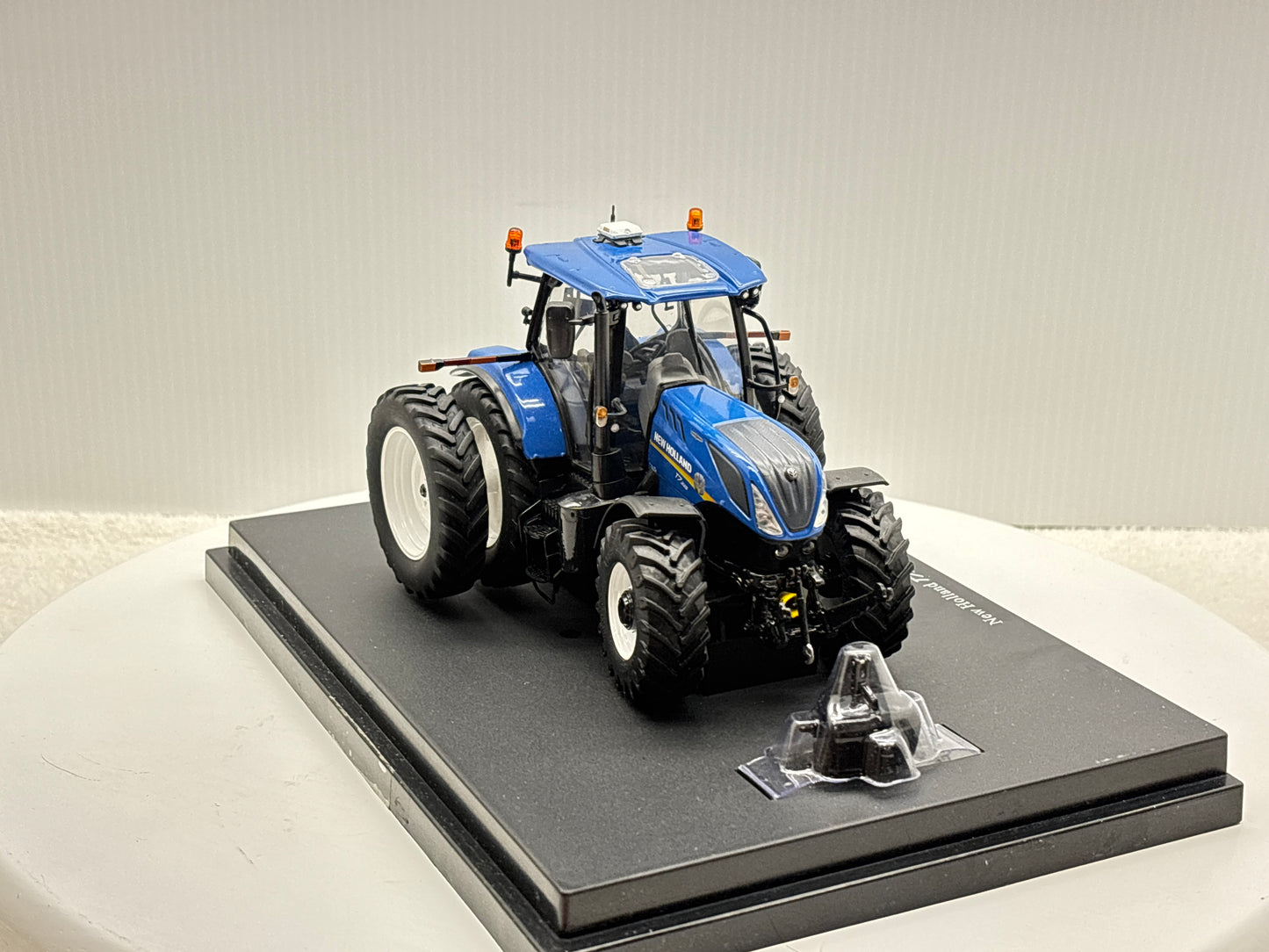 1/32 New Holland T7.225