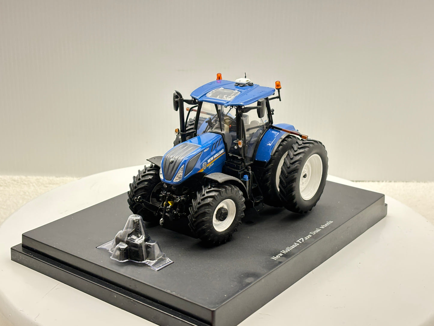 1/32 New Holland T7.225