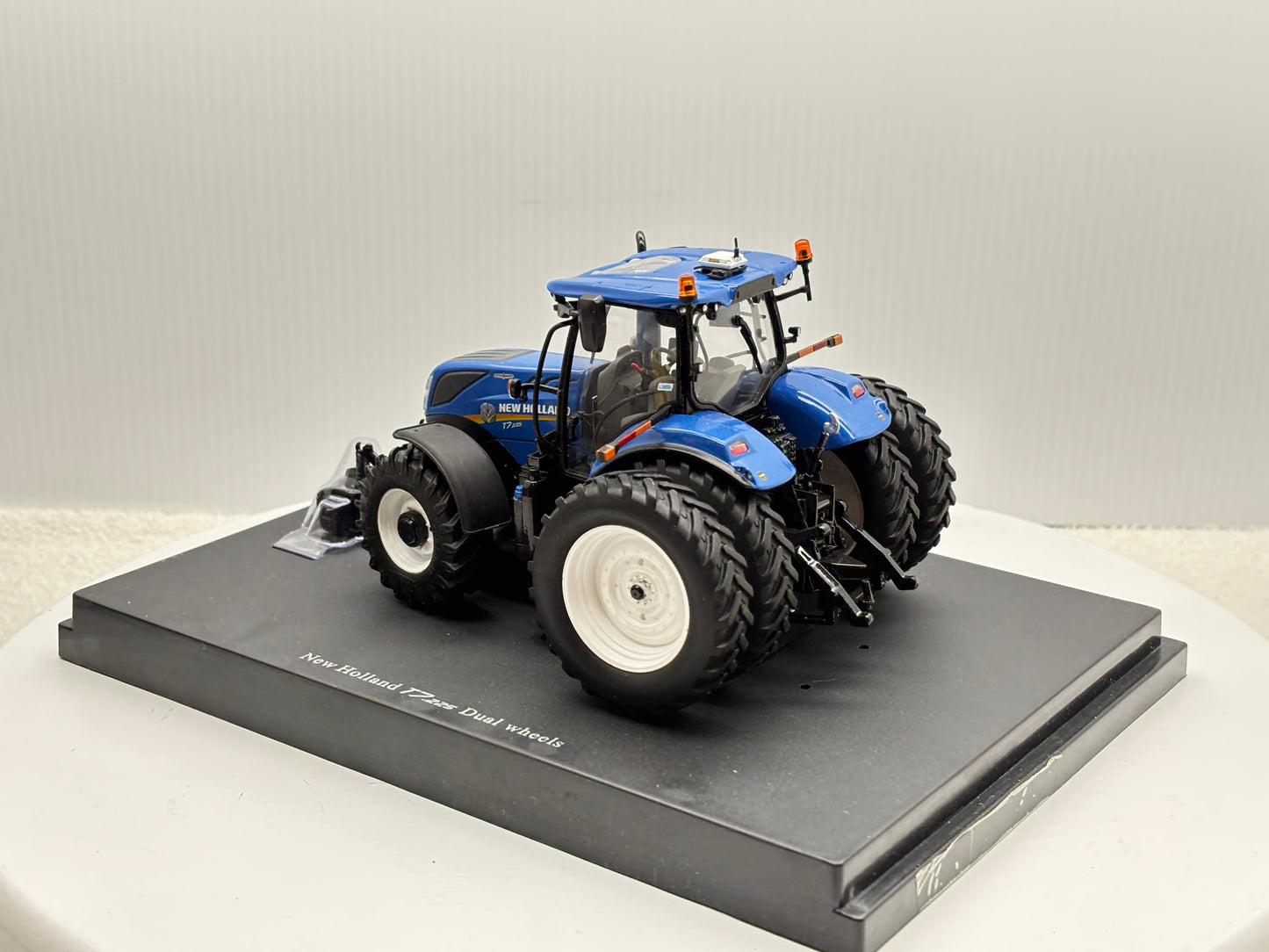 1/32 New Holland T7.225