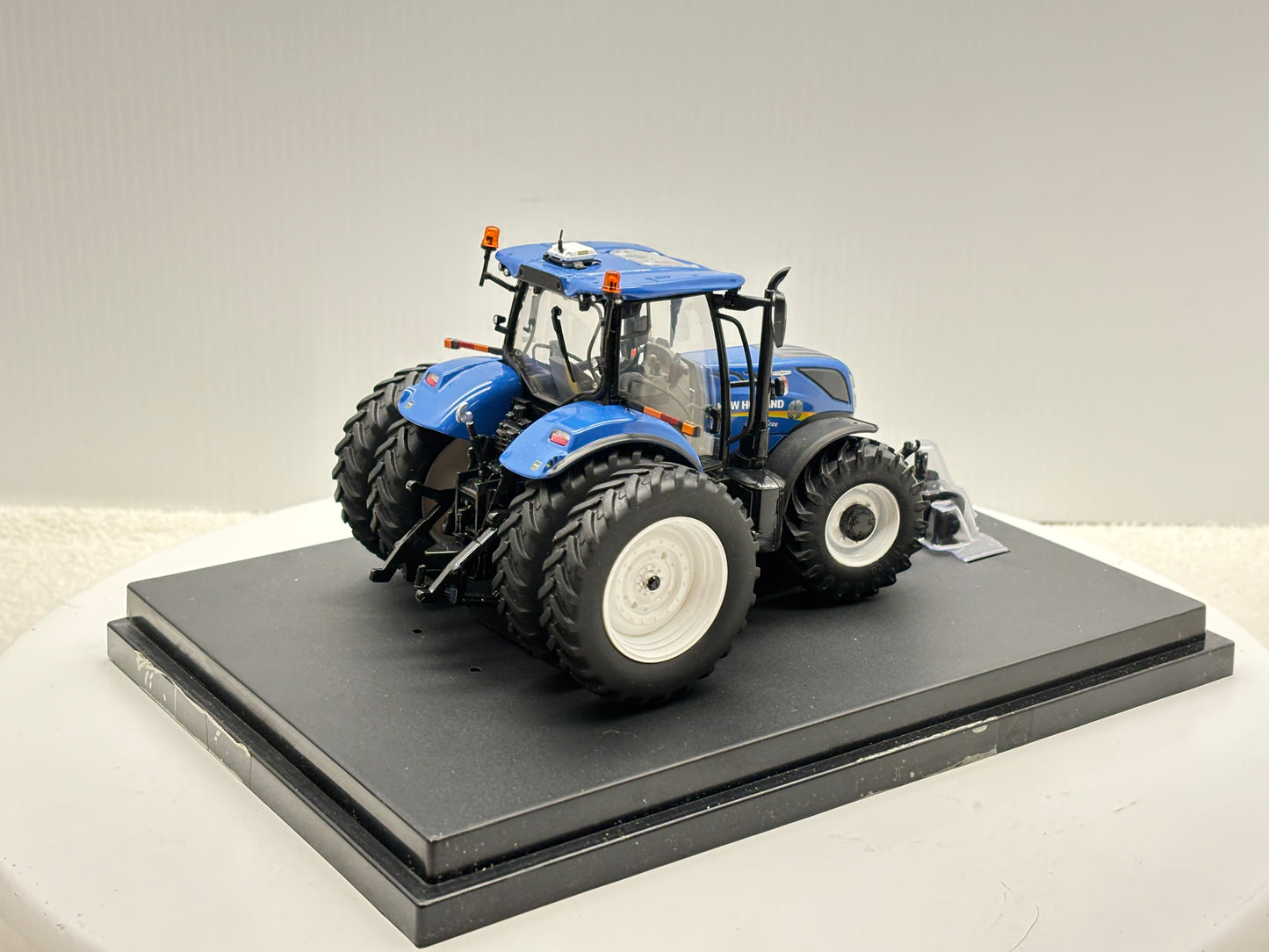 1/32 New Holland T7.225