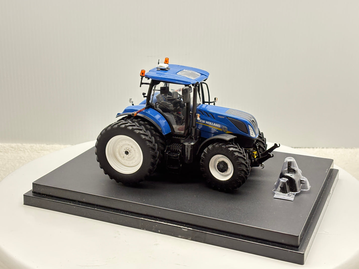 1/32 New Holland T7.225