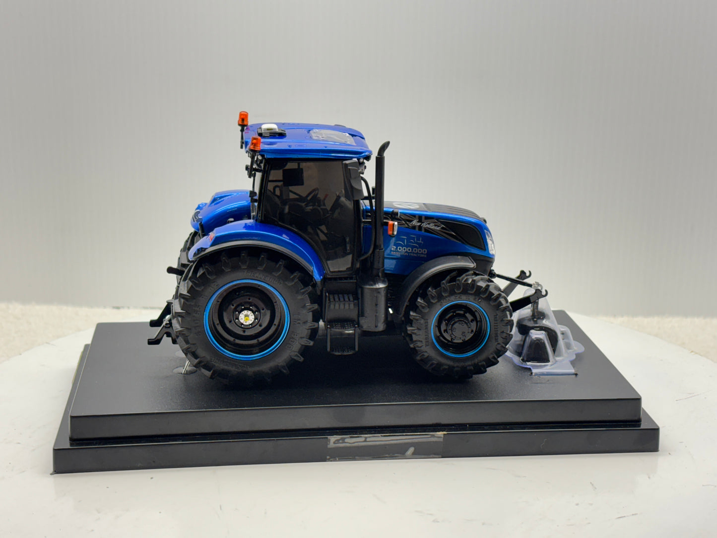 1/32 New Holland T7.225 Basildon