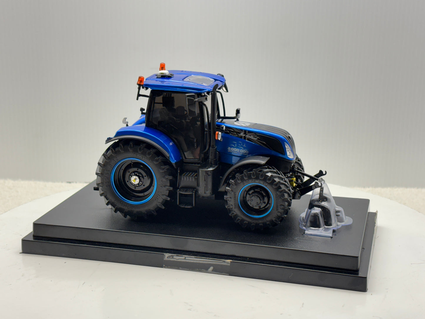1/32 New Holland T7.225 Basildon
