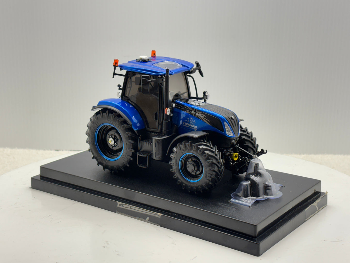 1/32 New Holland T7.225 Basildon