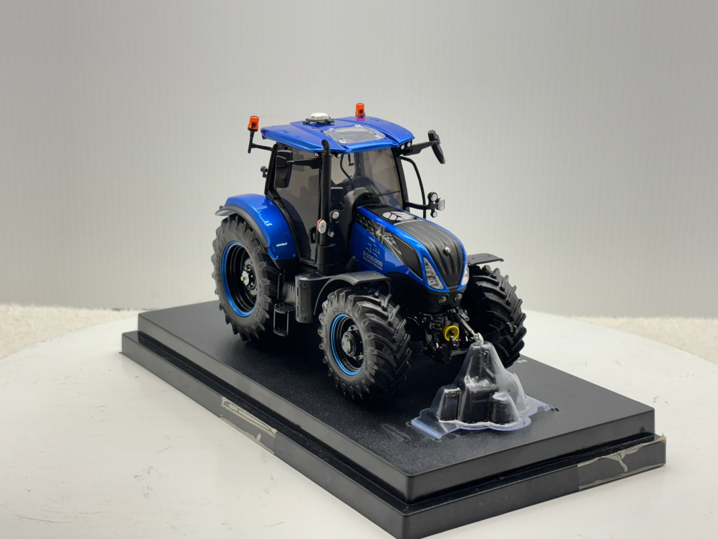 1/32 New Holland T7.225 Basildon