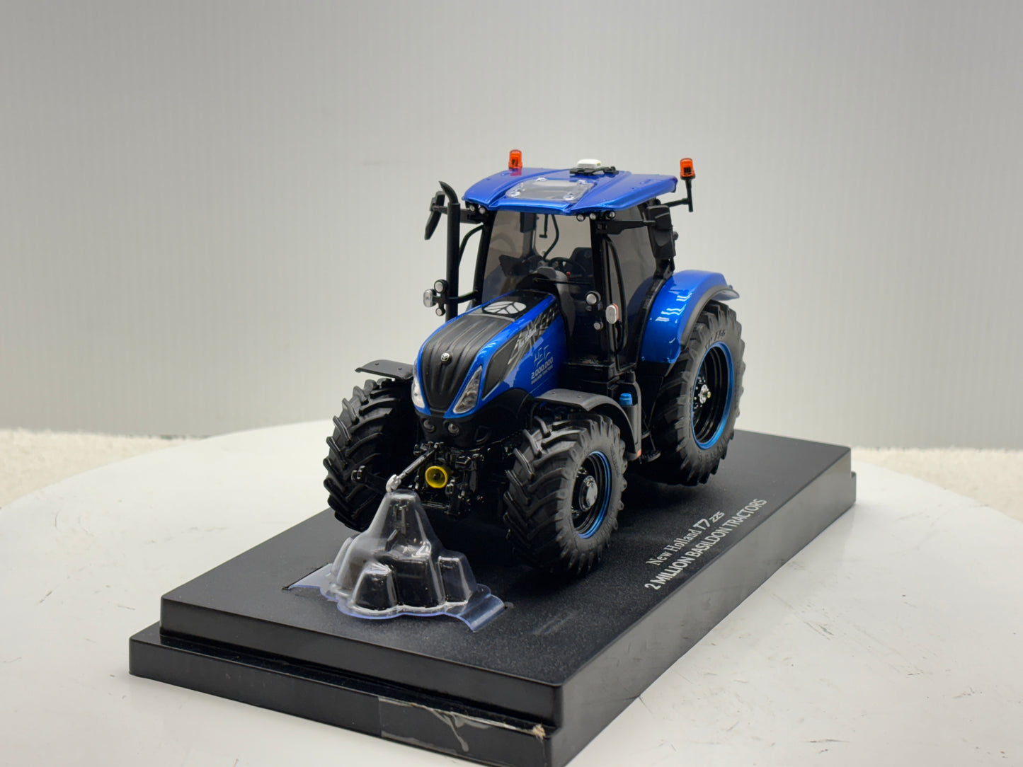 1/32 New Holland T7.225 Basildon
