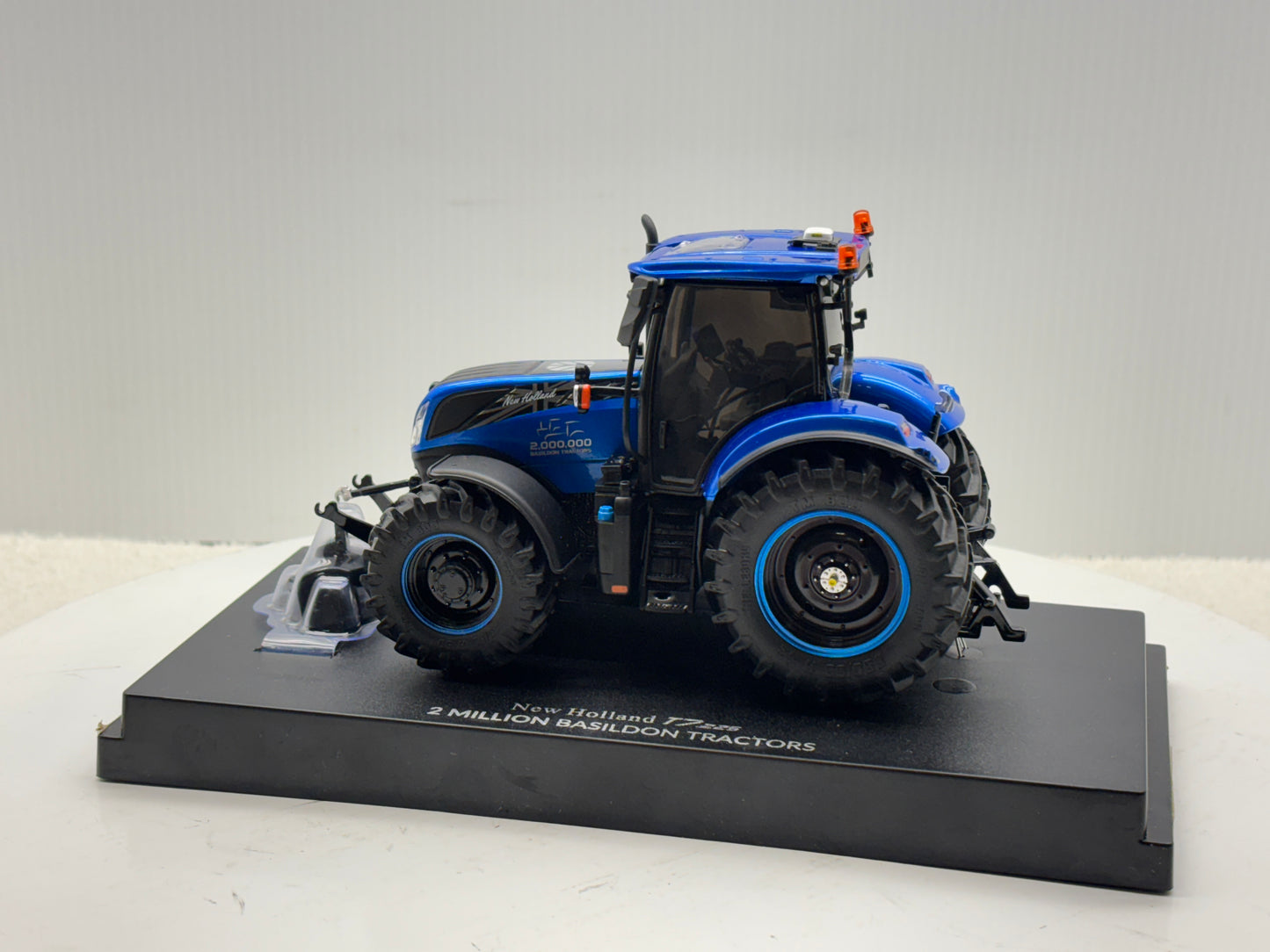 1/32 New Holland T7.225 Basildon