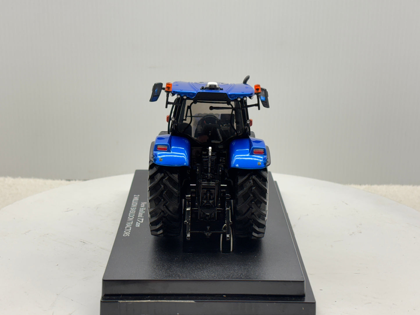 1/32 New Holland T7.225 Basildon