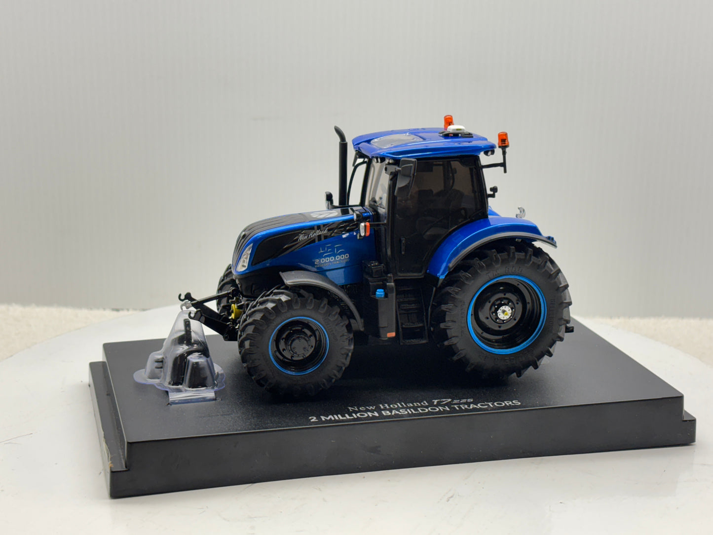 1/32 New Holland T7.225 Basildon