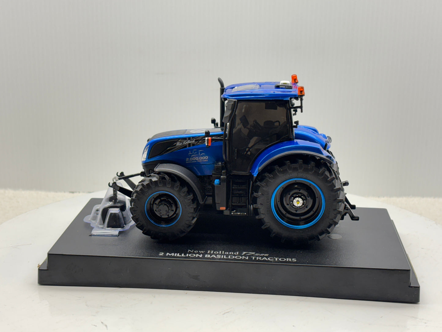 1/32 New Holland T7.225 Basildon