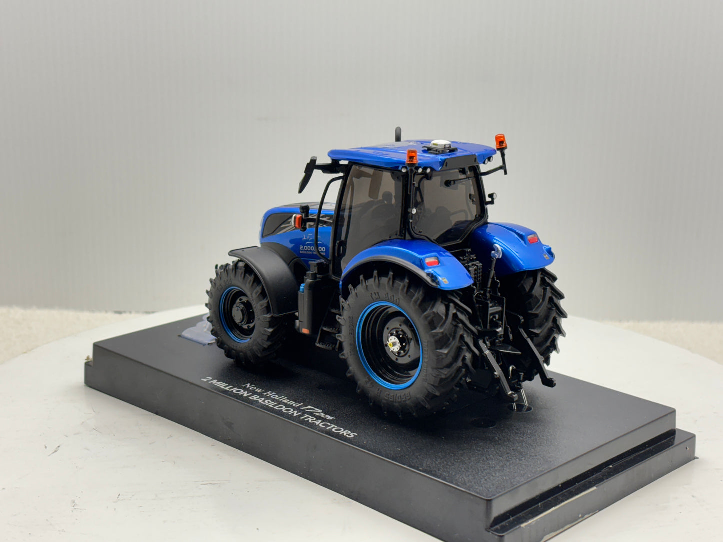 1/32 New Holland T7.225 Basildon