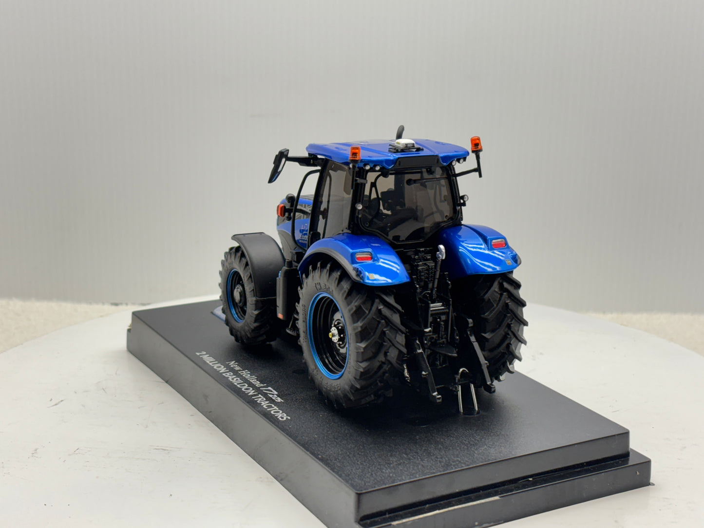 1/32 New Holland T7.225 Basildon