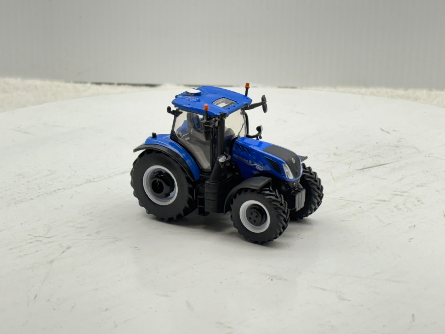 1/64 New Holland T7.300 PLM Prestige