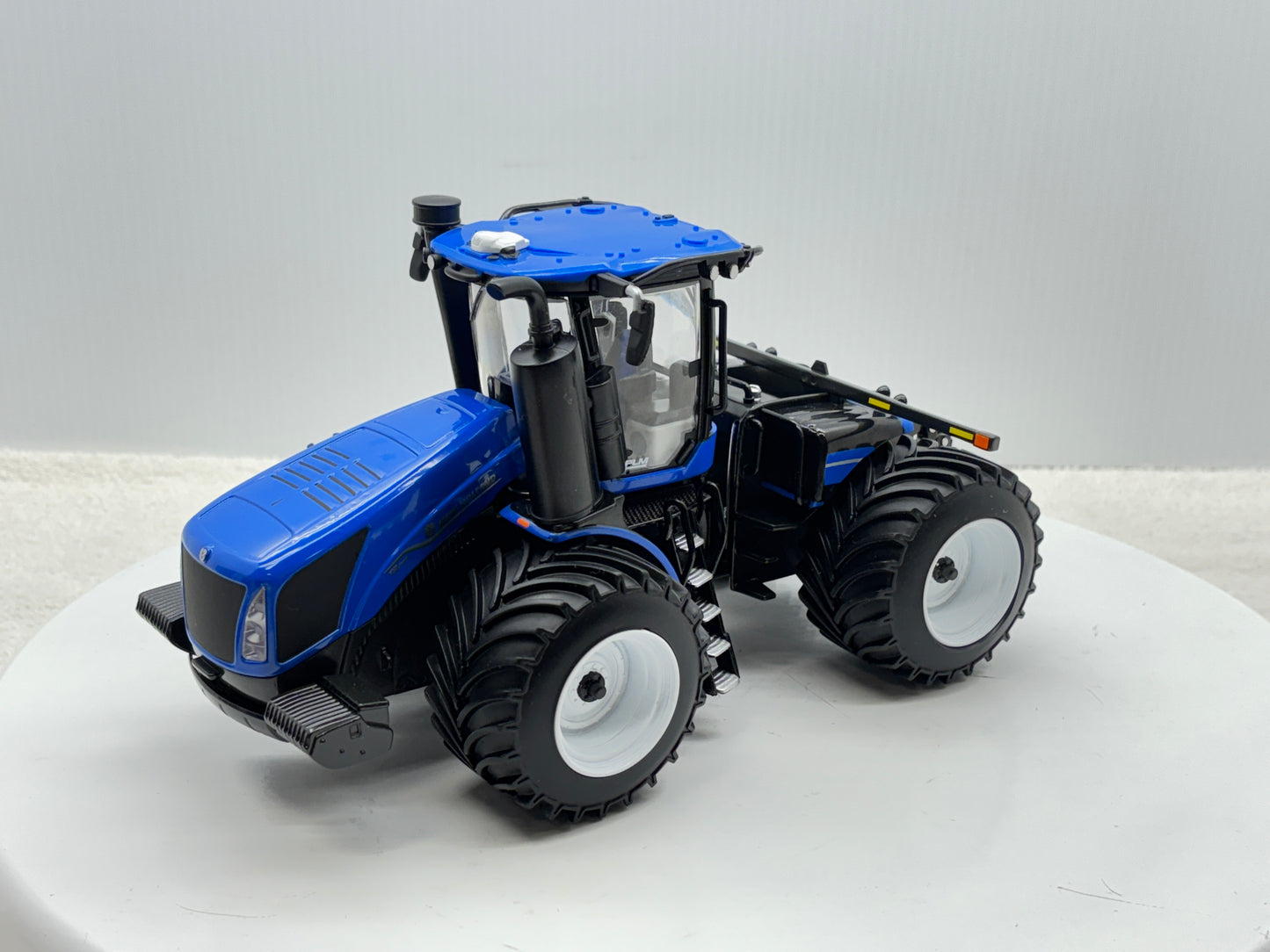 1/32 New Holland T9.700 LSW