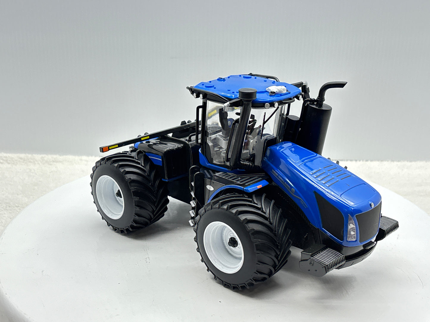 1/32 New Holland T9.700 LSW