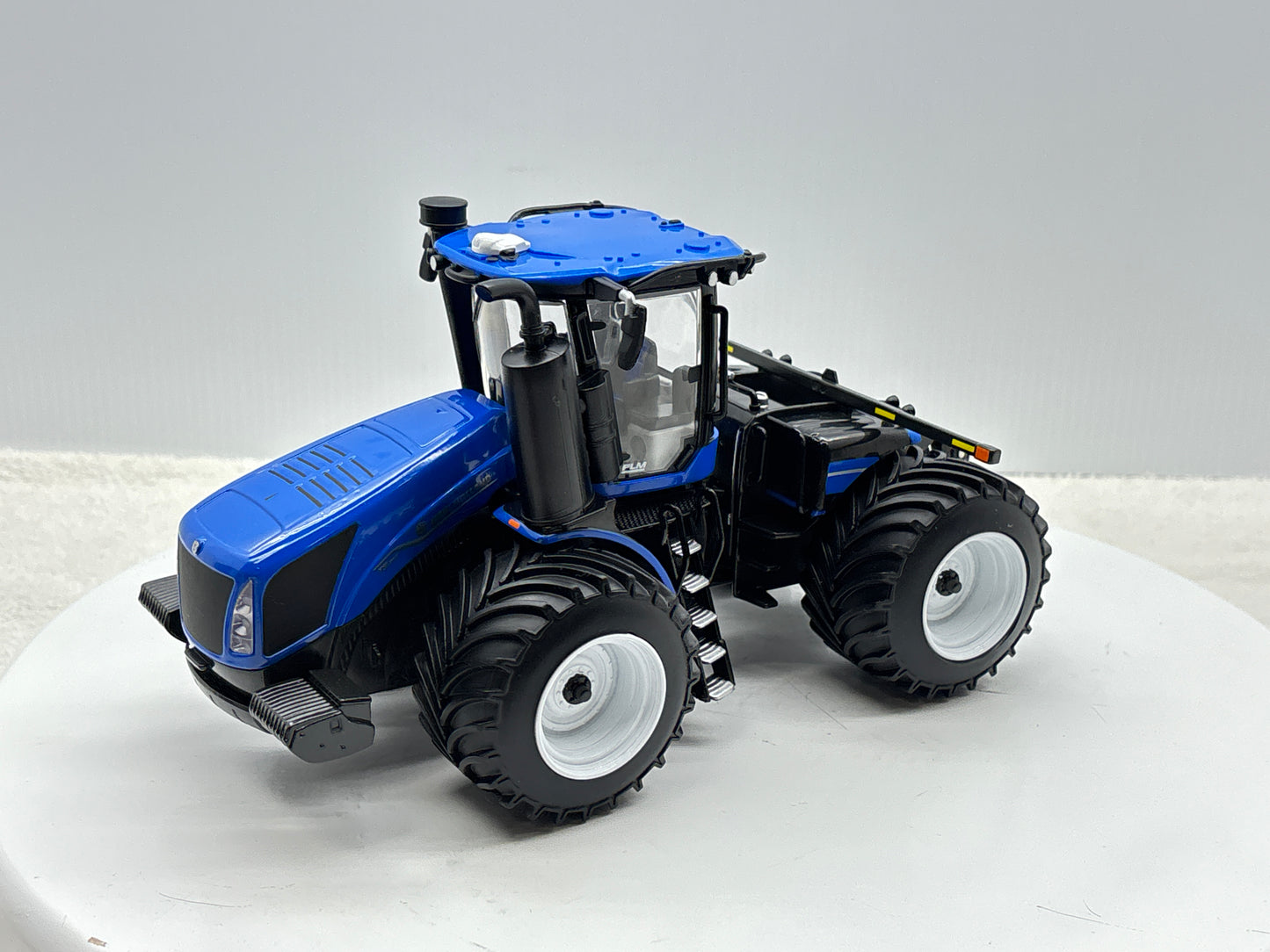 1/32 New Holland T9.700 LSW