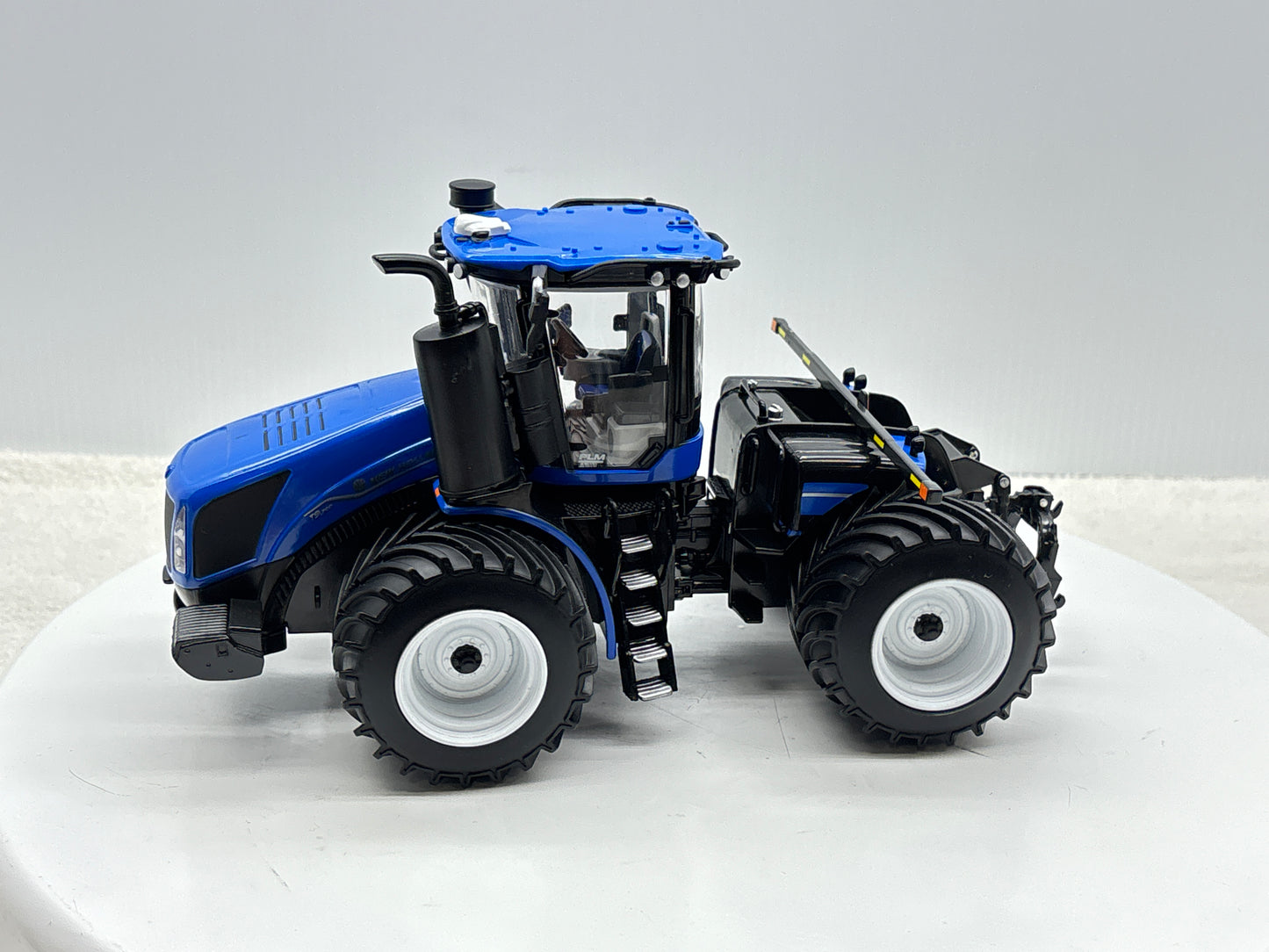 1/32 New Holland T9.700 LSW