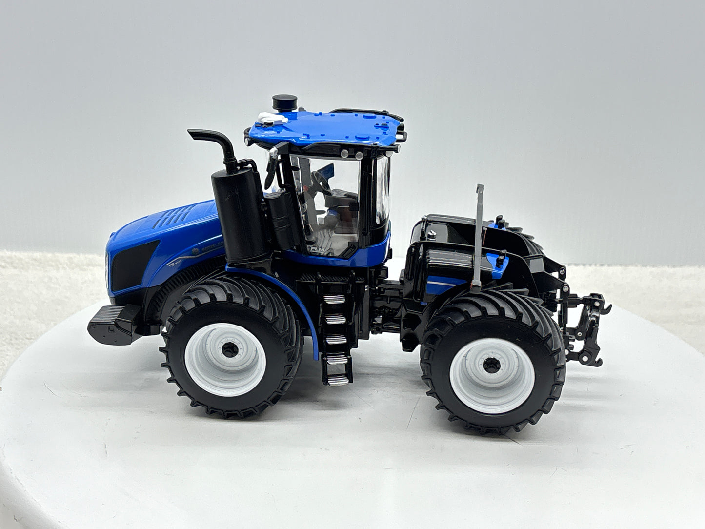 1/32 New Holland T9.700 LSW