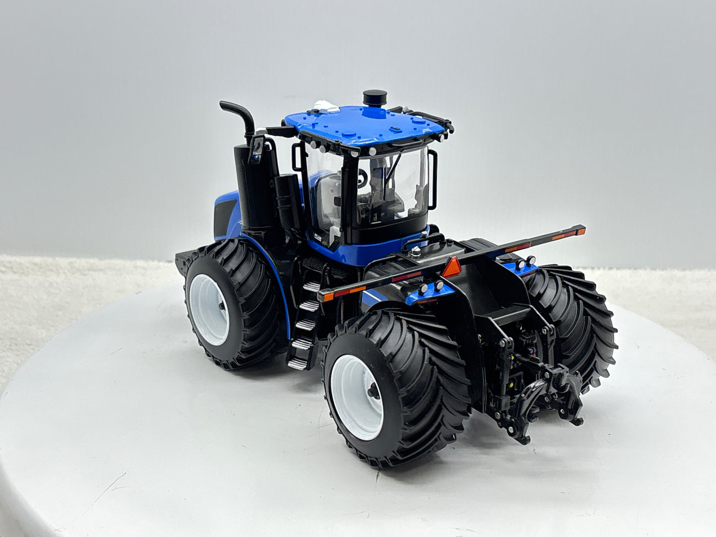 1/32 New Holland T9.700 LSW