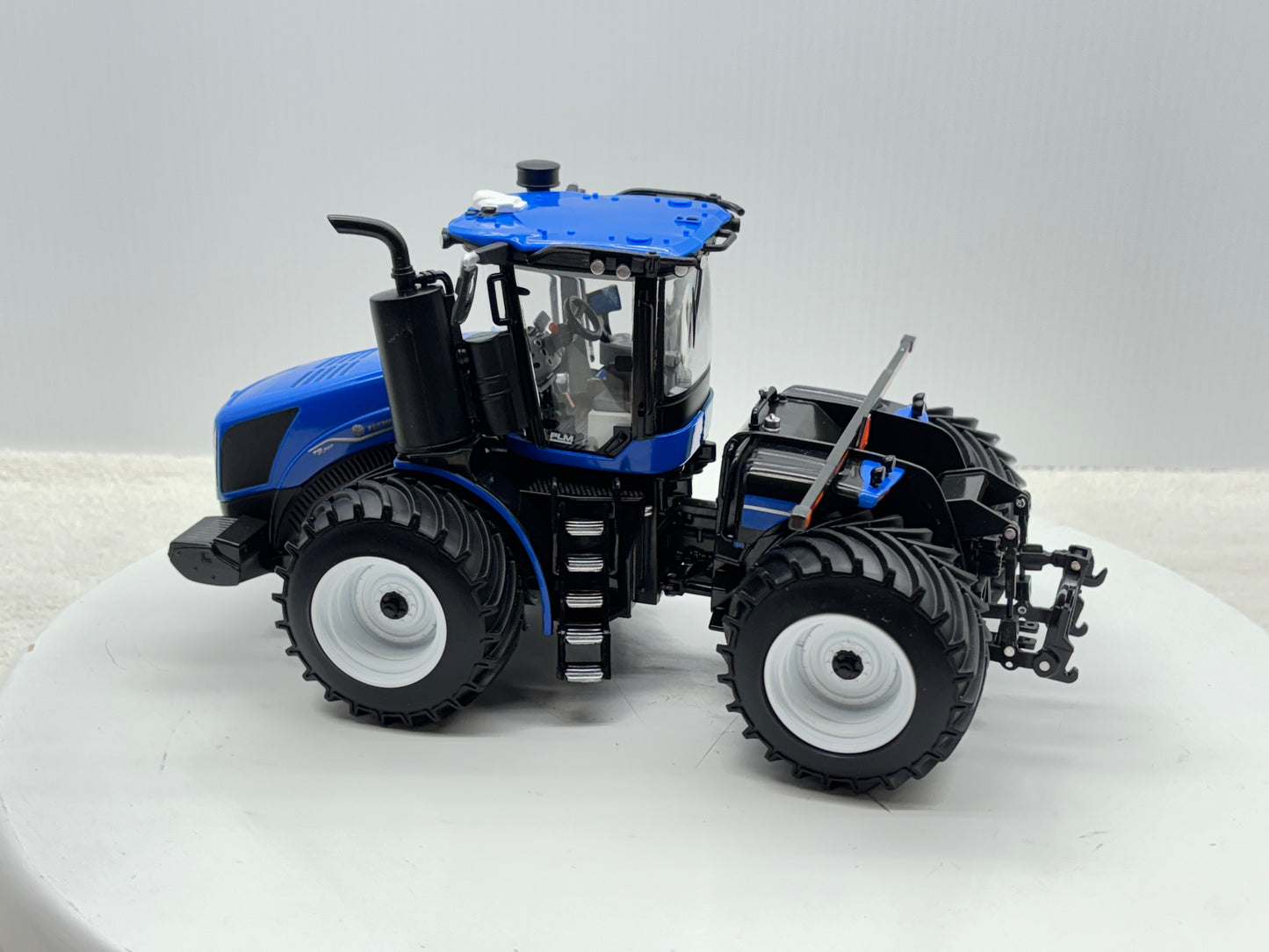1/32 New Holland T9.700 LSW