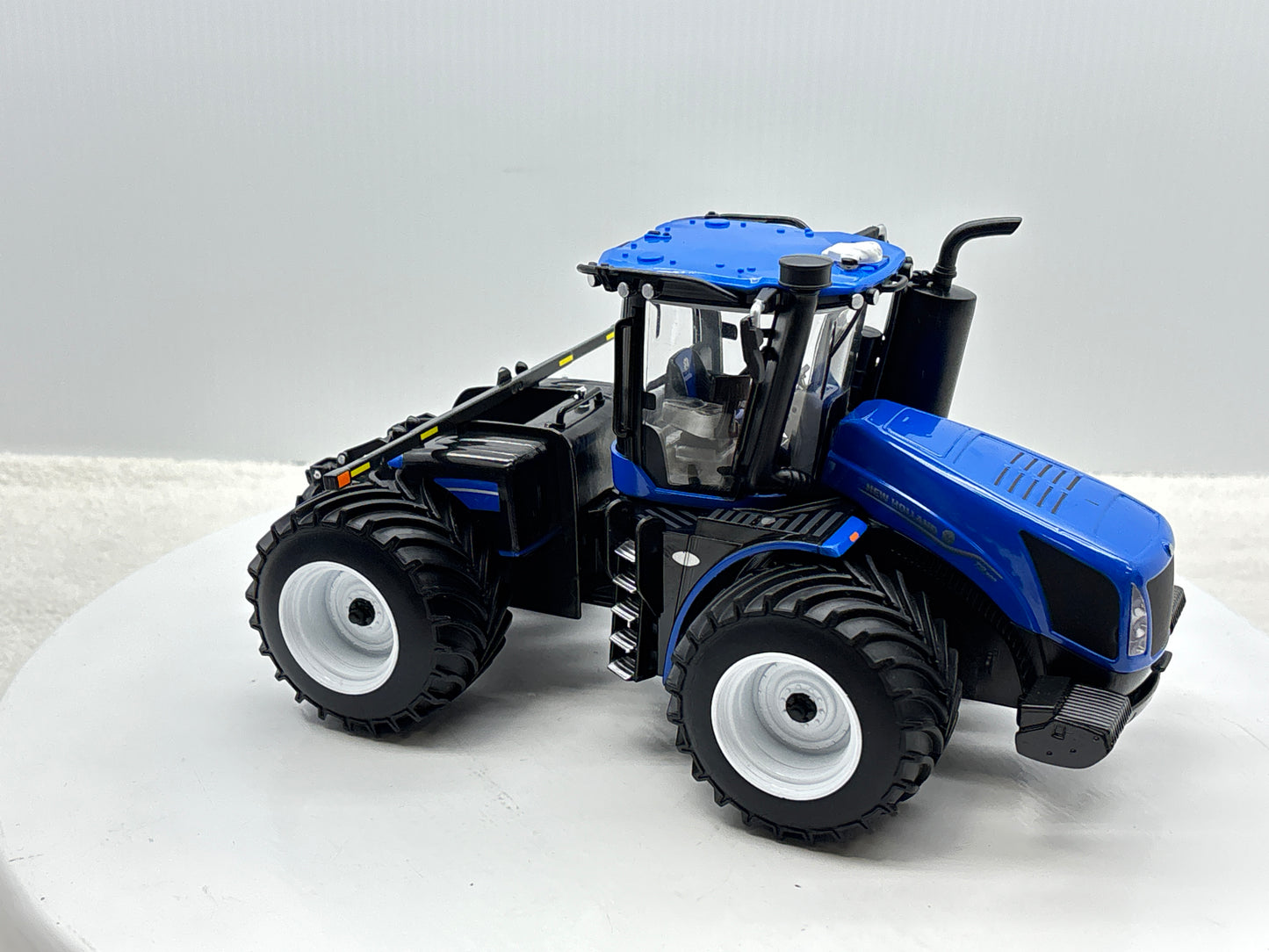 1/32 New Holland T9.700 LSW