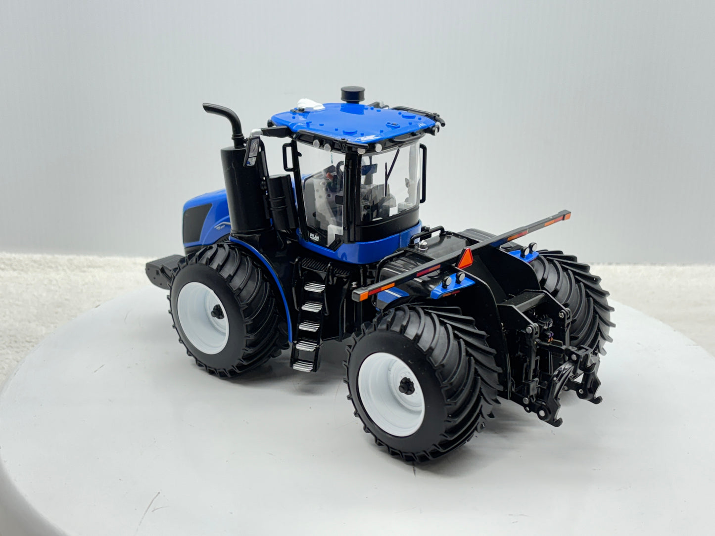 1/32 New Holland T9.700 LSW