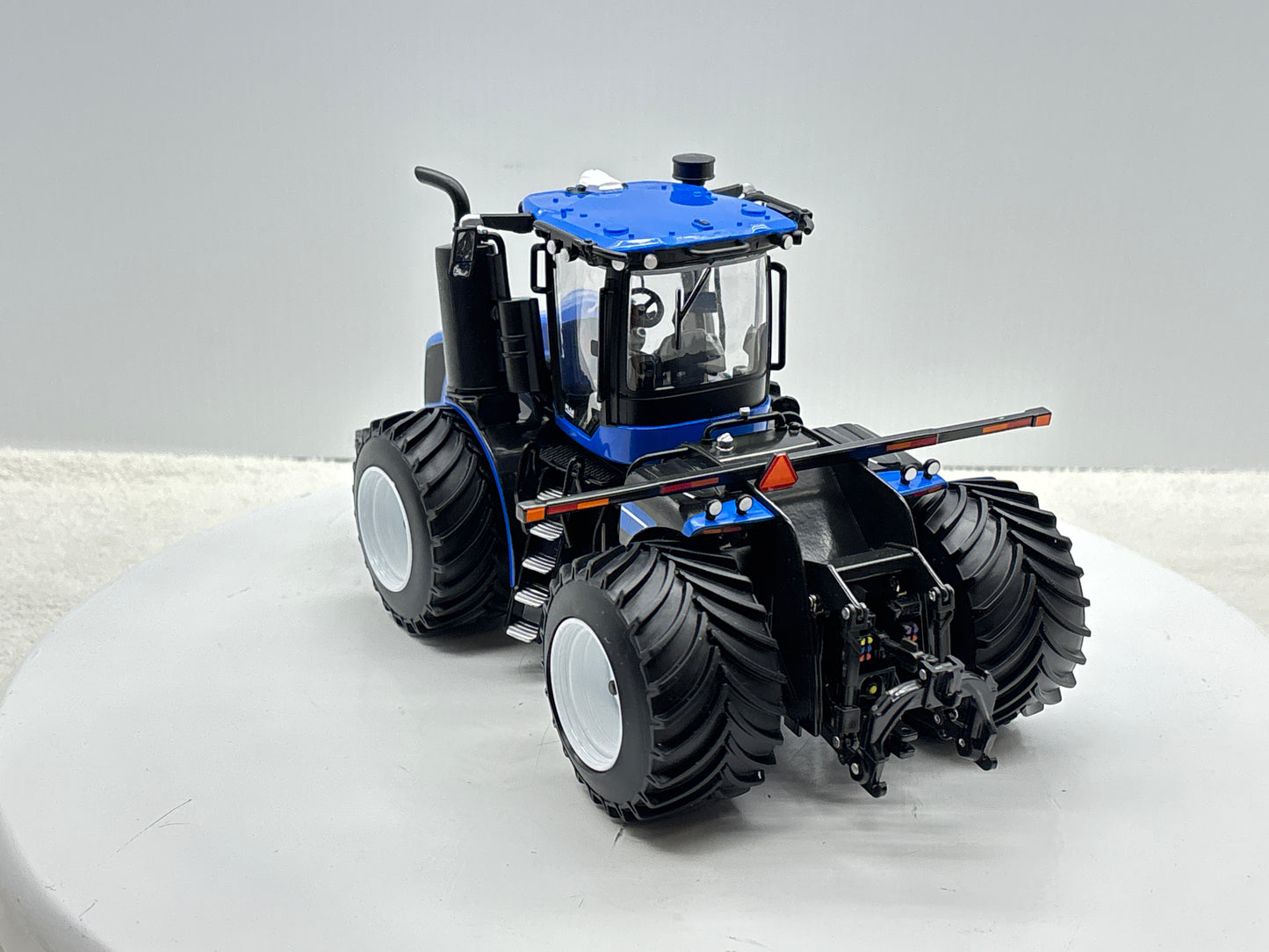 1/32 New Holland T9.700 LSW