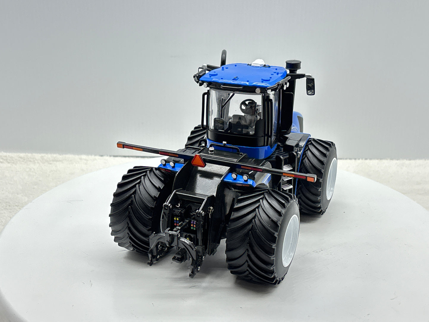 1/32 New Holland T9.700 LSW