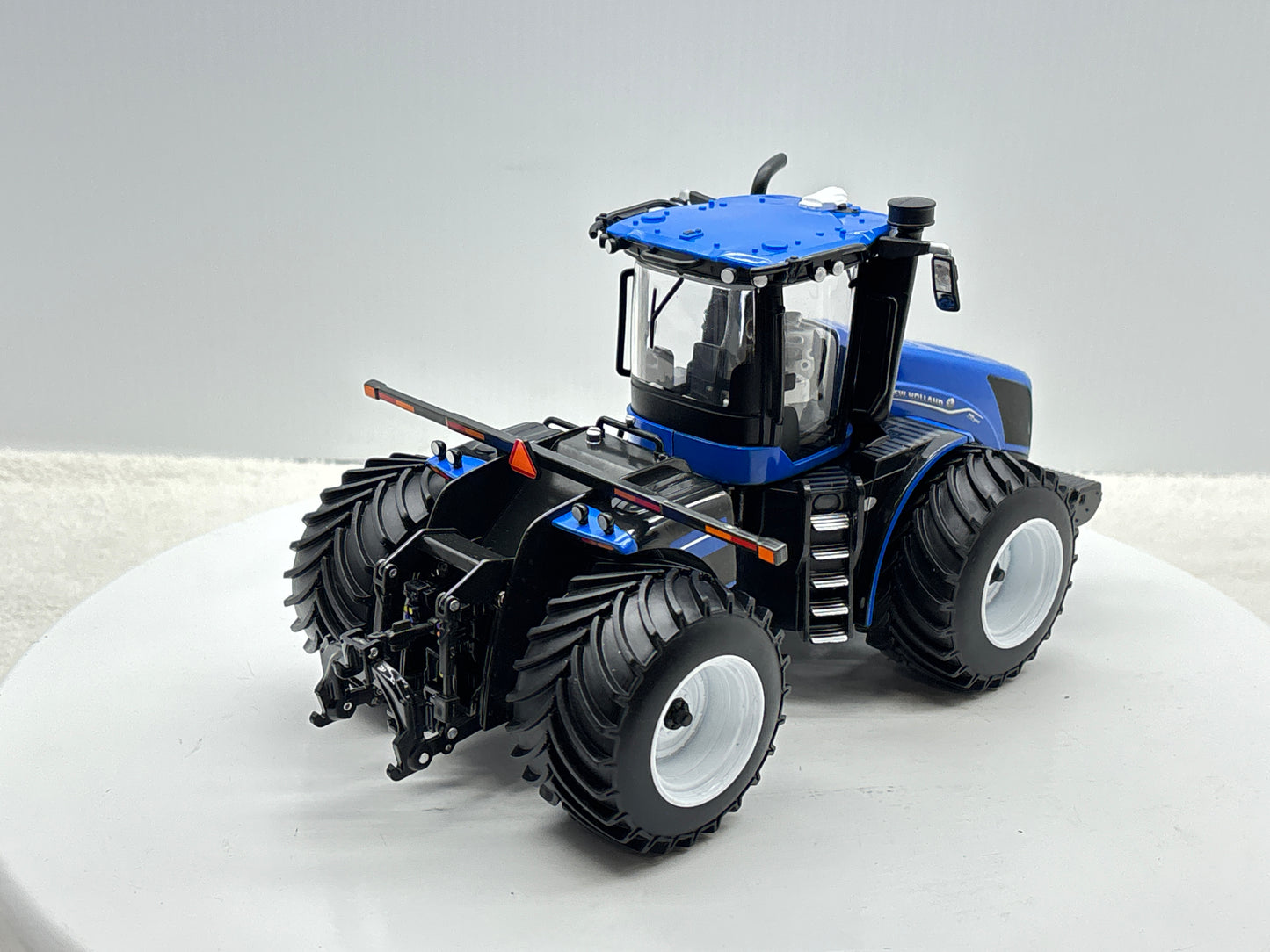 1/32 New Holland T9.700 LSW