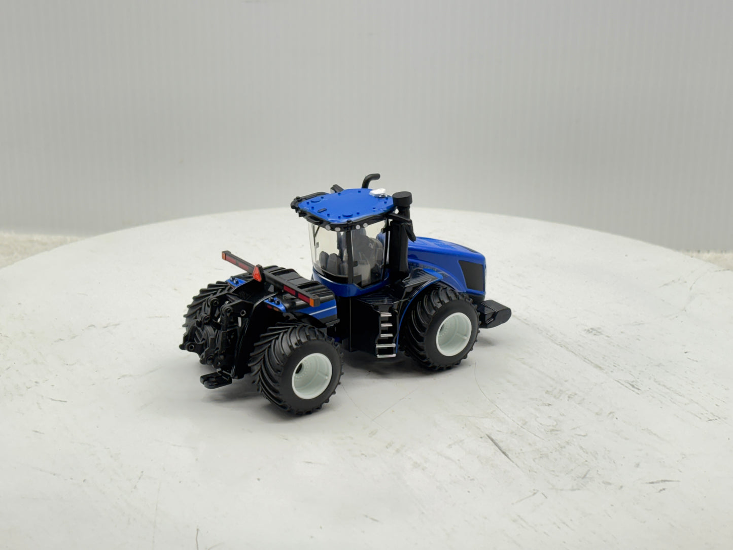 1/64 New Holland T9.700 PLM Prestige