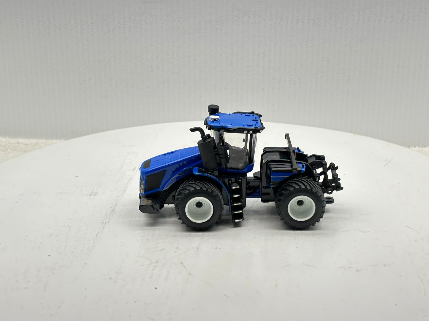 1/64 New Holland T9.700 PLM Prestige