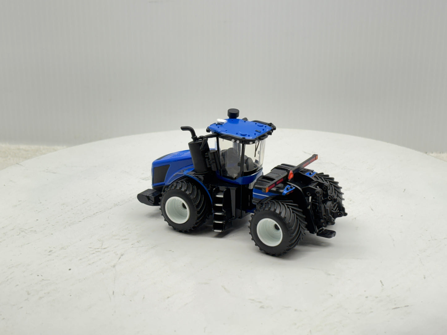 1/64 New Holland T9.700 PLM Prestige