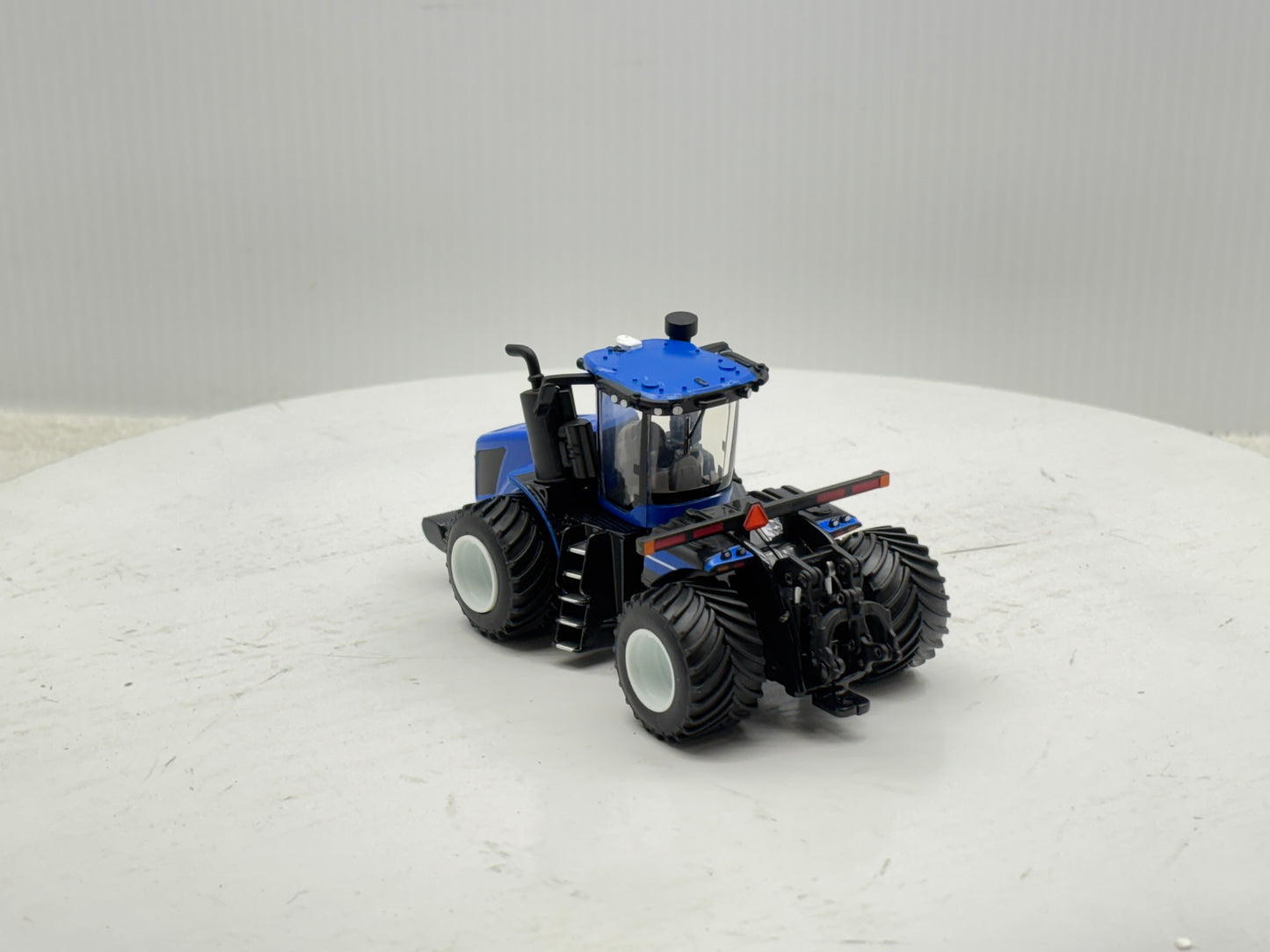 1/64 New Holland T9.700 PLM Prestige