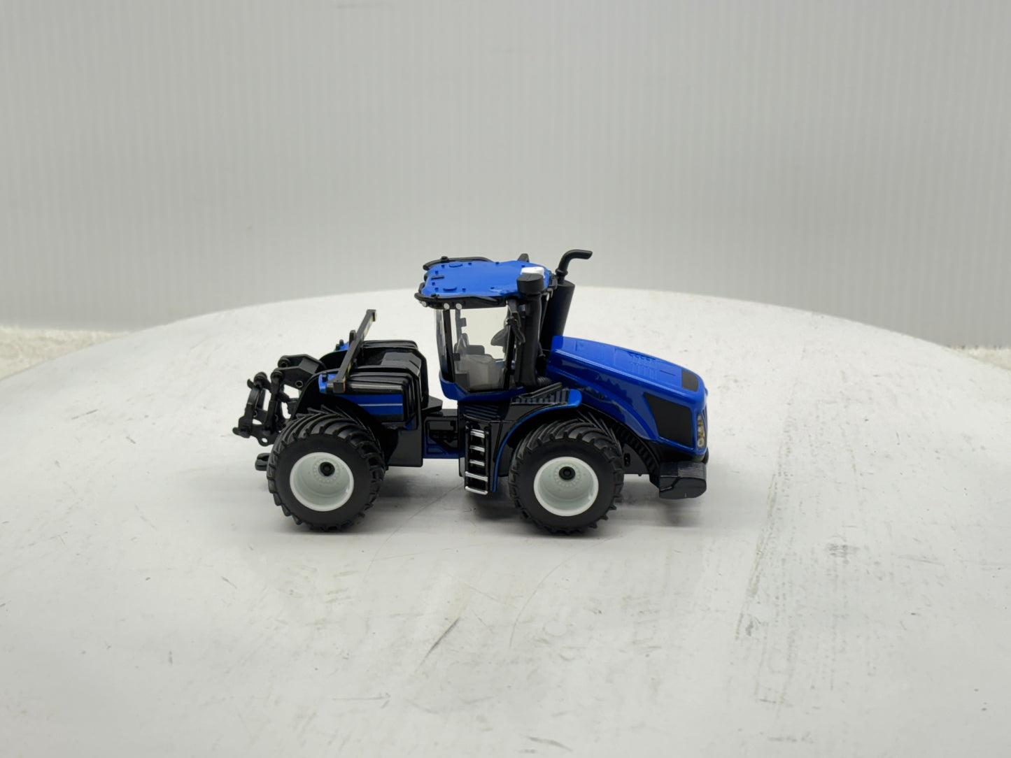 1/64 New Holland T9.700 PLM Prestige