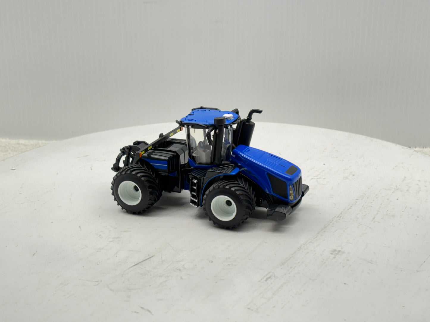 1/64 New Holland T9.700 PLM Prestige