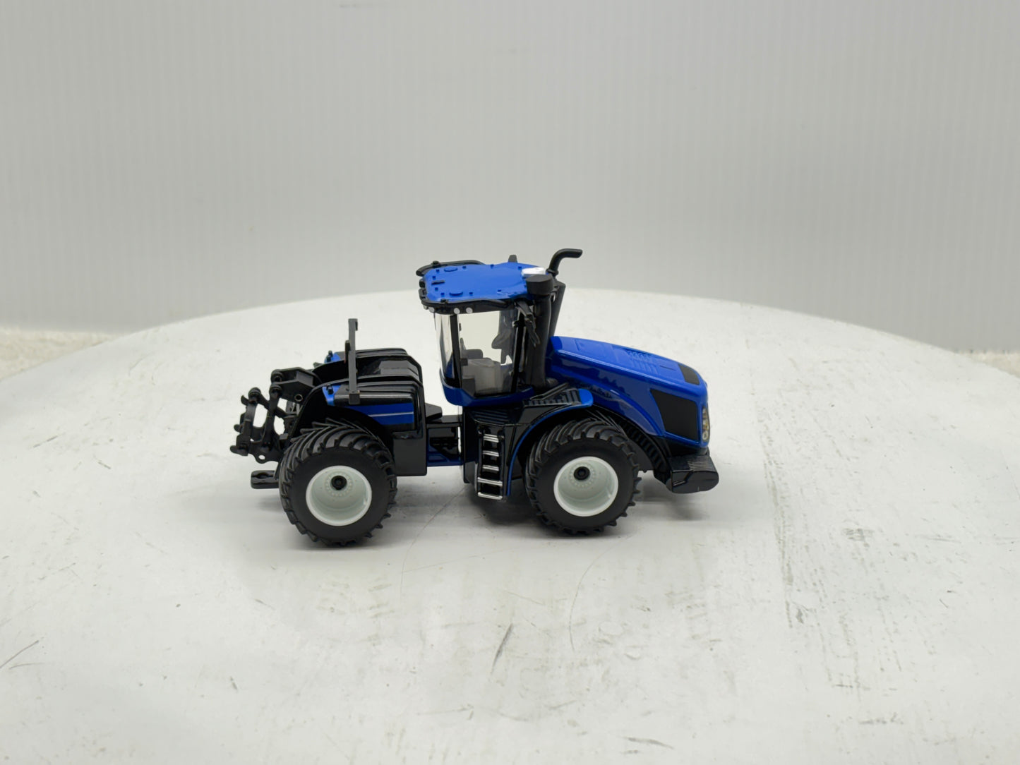 1/64 New Holland T9.700 PLM Prestige