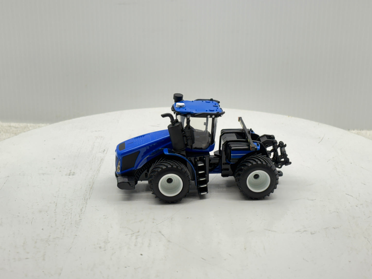1/64 New Holland T9.700 PLM Prestige