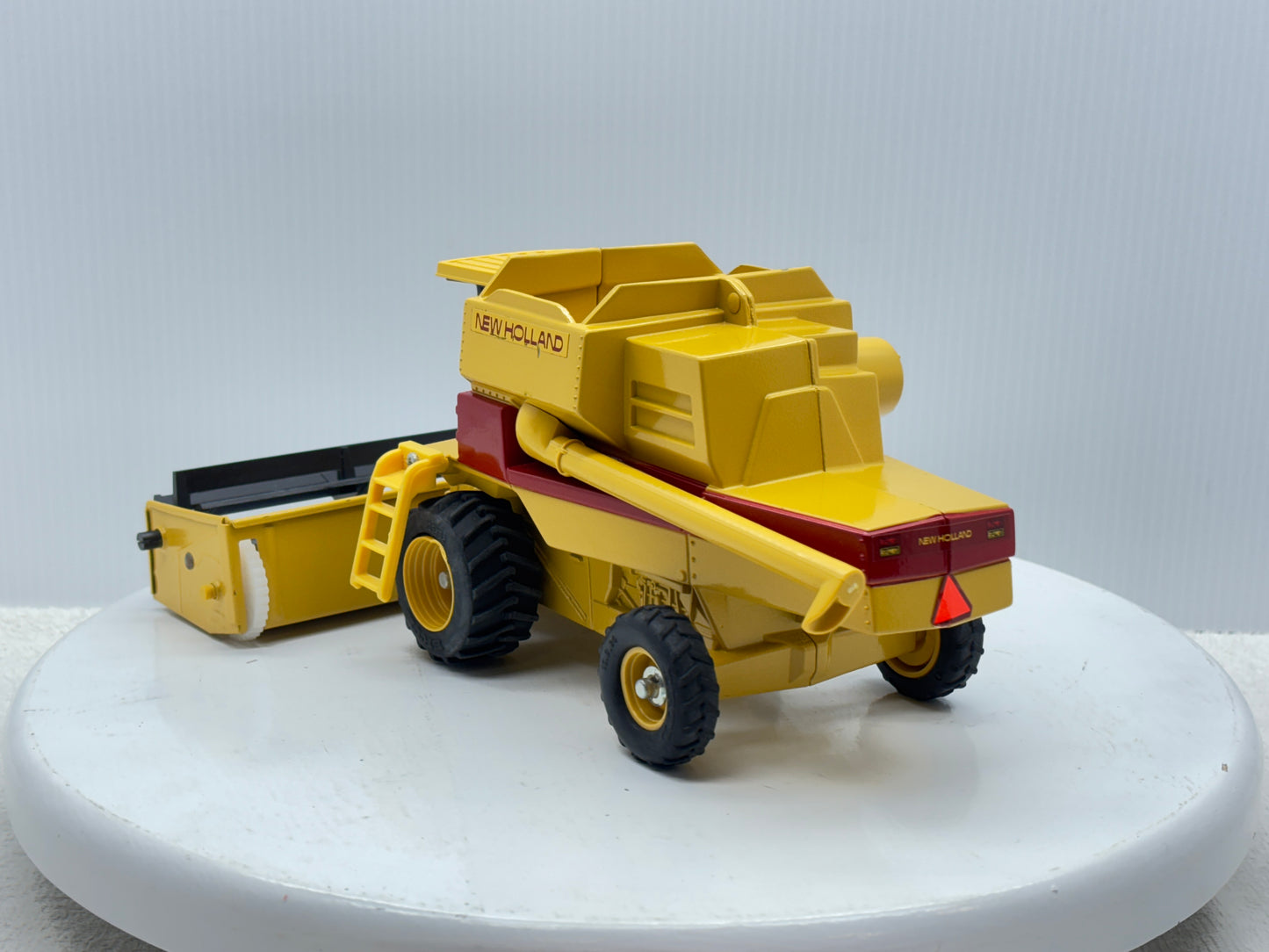 1/32 New Holland TR96