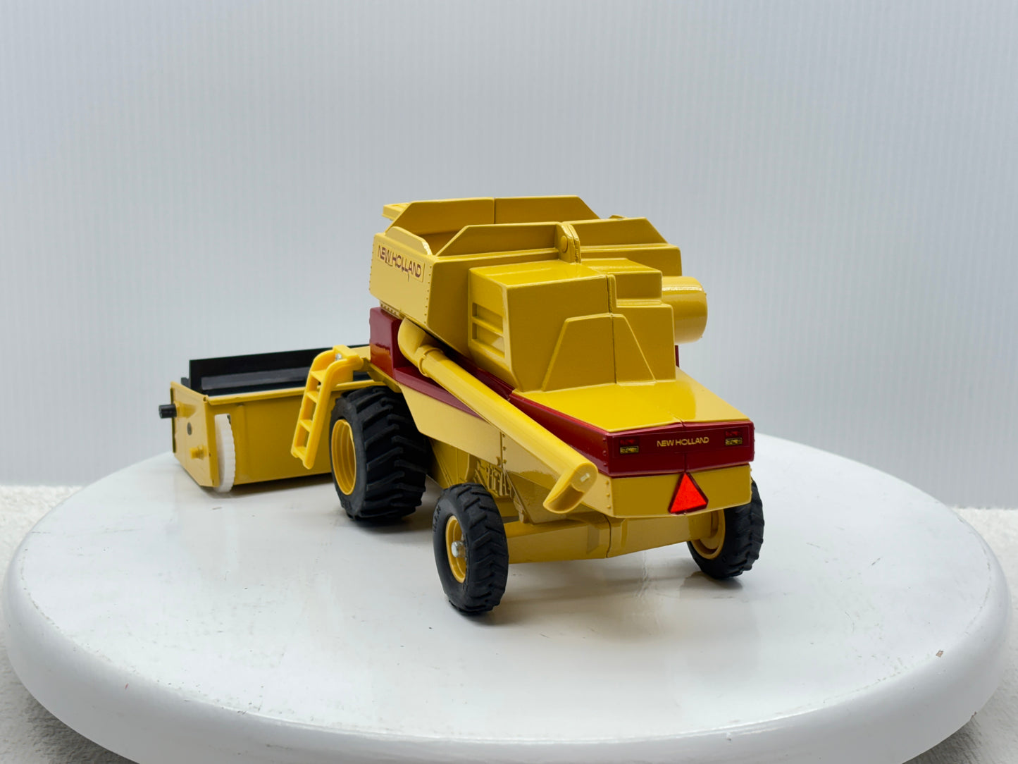 1/32 New Holland TR96