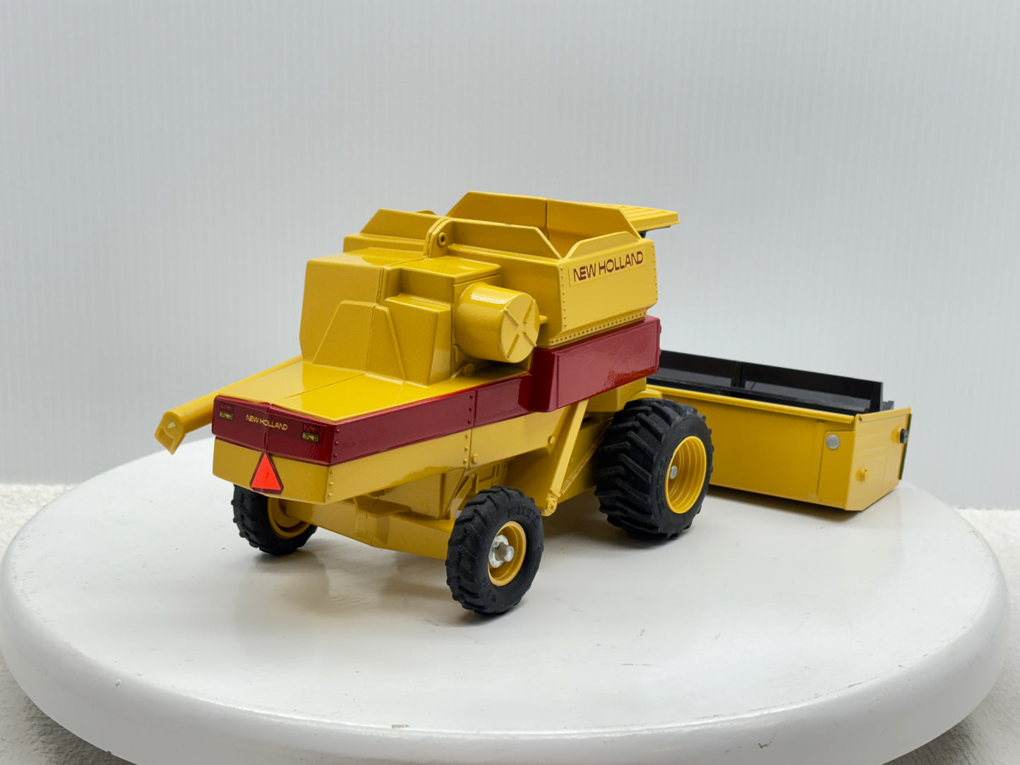 1/32 New Holland TR96