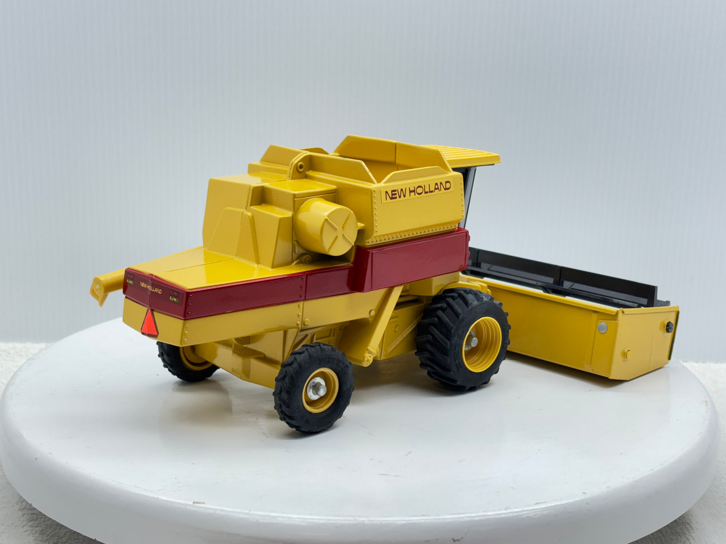 1/32 New Holland TR96